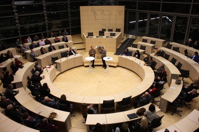 Ilker Maga (Fotograf) & Annette Wiese-Krukowska M.A. (Leiterin der Landeszentrale für politische Bildung) 