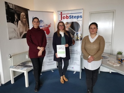 Mitarbeiterinnen des Projektes JobSteps mit der stellvert. Gleichstellungsbeauftragten des Jobcenter Neumünster